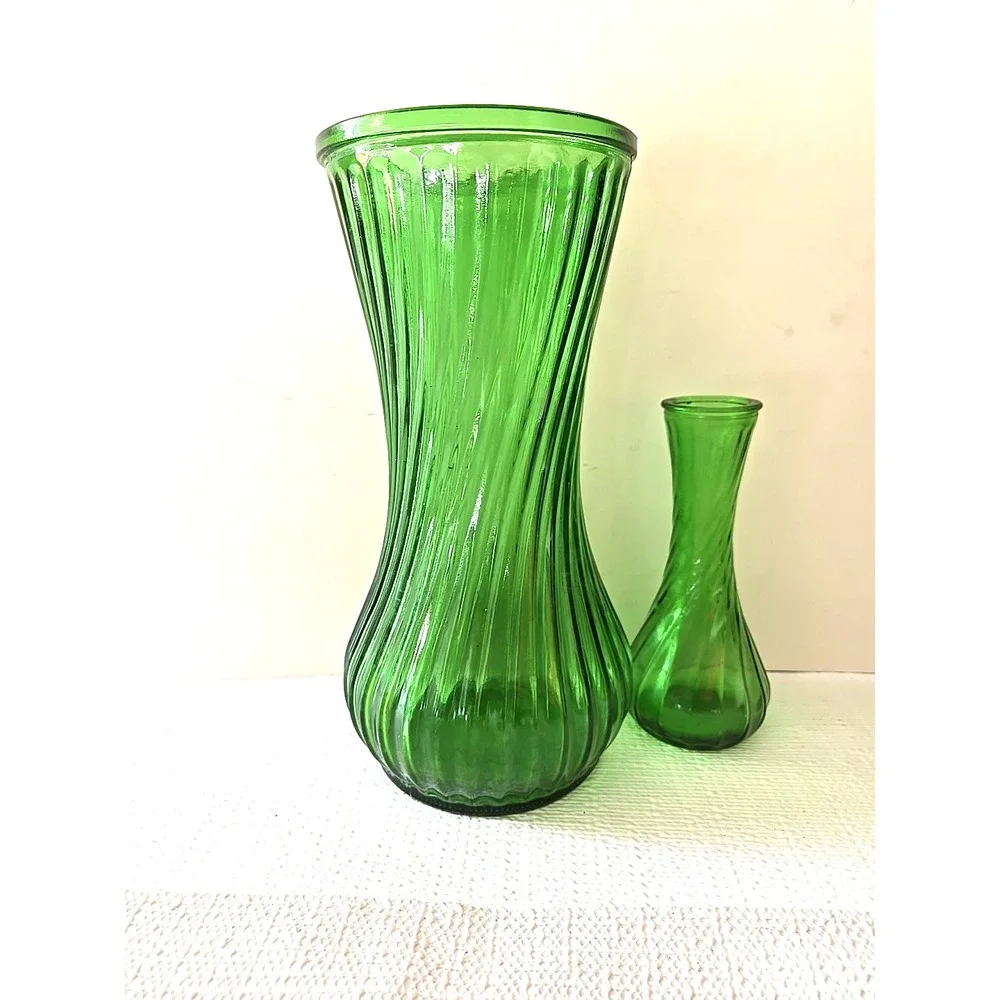 Vintage Hoosier Glass Emerald Green Ribbed Swirl Vases Lot of 2 10